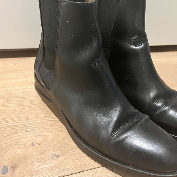 Everlane Leather Chelsea Boots - Picture 8 of 10